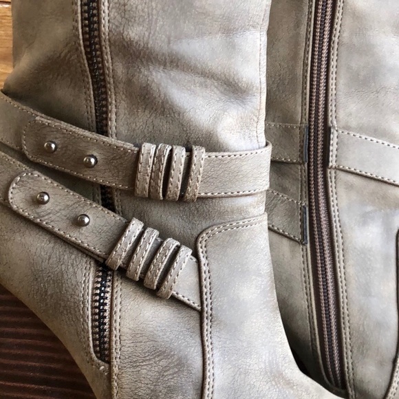 Very Volatile Wedged Boots - Picture 5 of 7